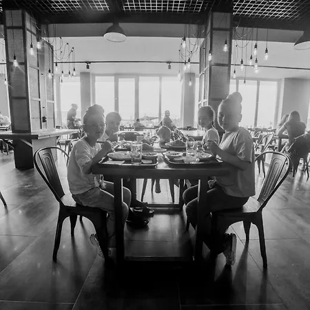 Chevalier Panorama 호스텔 *